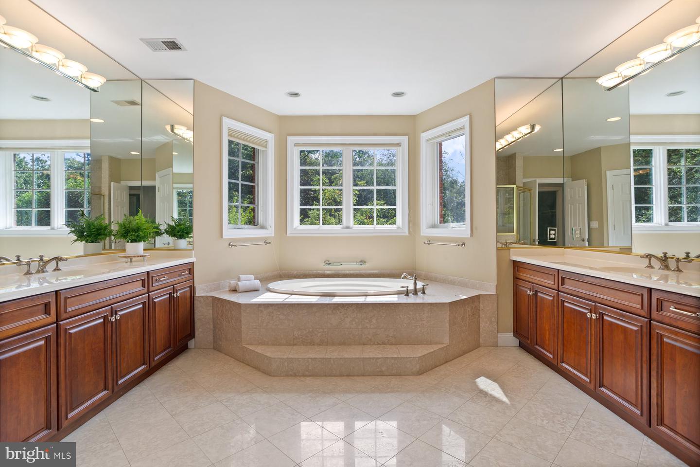 40321 BEACON HILL DR, LEESBURG, Virginia 20176, 6 Bedrooms Bedrooms, ,7 BathroomsBathrooms,Residential,For sale,40321 BEACON HILL DR,VALO2106174 MLS # VALO2106174