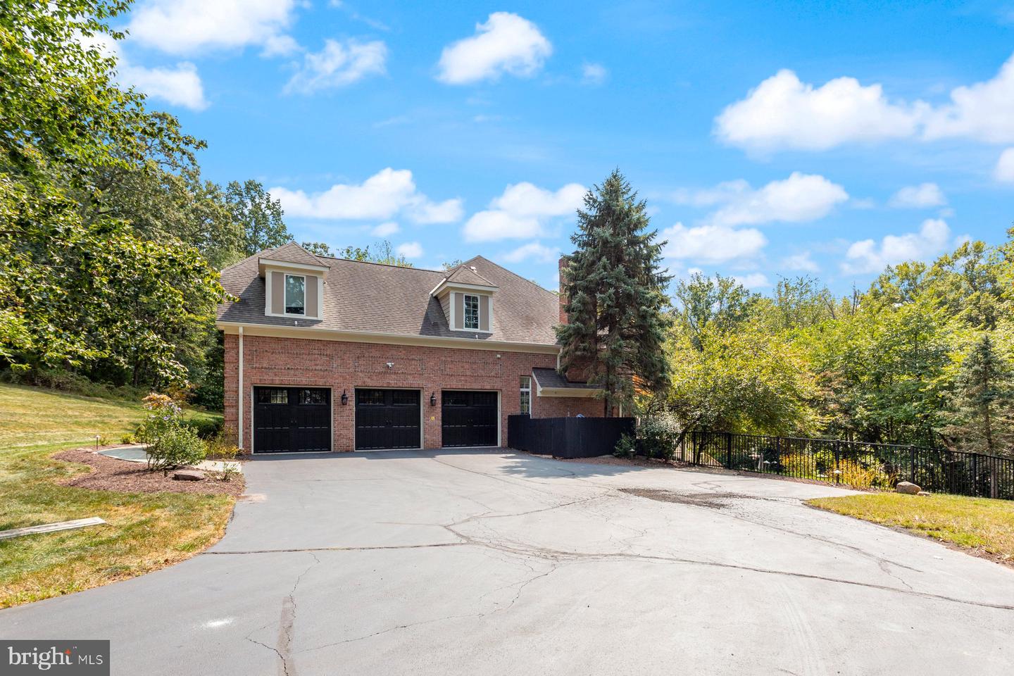 40321 BEACON HILL DR, LEESBURG, Virginia 20176, 6 Bedrooms Bedrooms, ,7 BathroomsBathrooms,Residential,For sale,40321 BEACON HILL DR,VALO2106174 MLS # VALO2106174