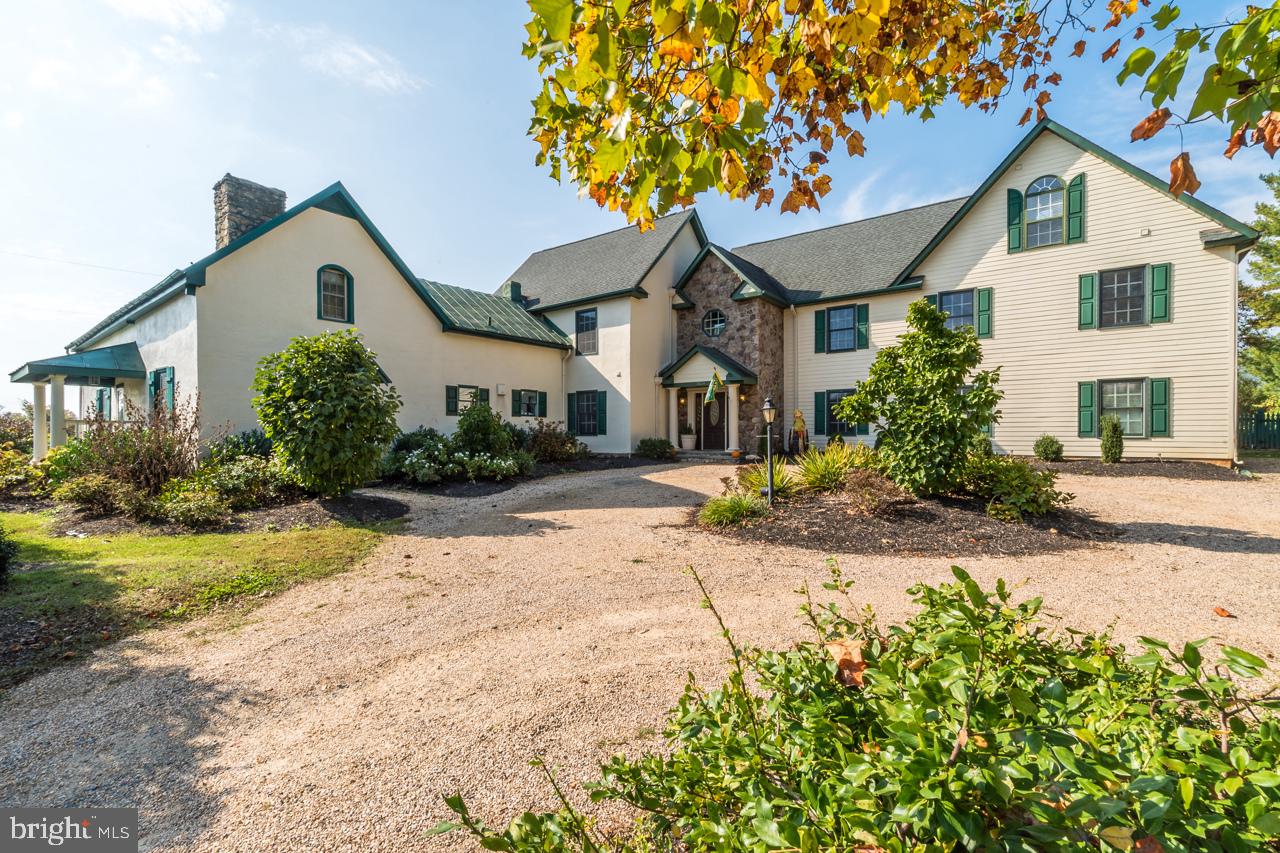5024 LEEDS MANOR RD, HUME, Virginia 22639, 6 Bedrooms Bedrooms, 12 Rooms Rooms,6 BathroomsBathrooms,Residential,For sale,5024 LEEDS MANOR RD,VAFQ2018242 MLS # VAFQ2018242