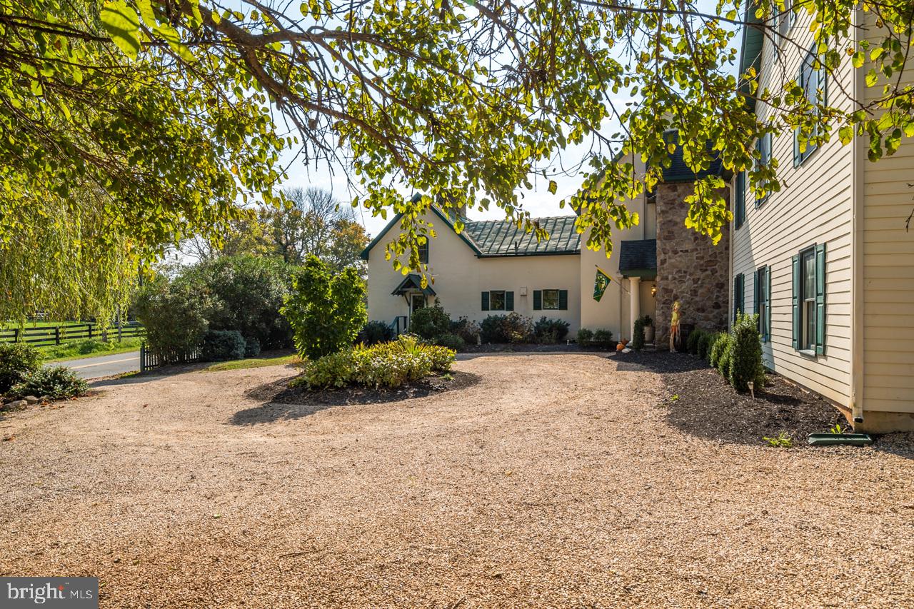 5024 LEEDS MANOR RD, HUME, Virginia 22639, 6 Bedrooms Bedrooms, 12 Rooms Rooms,6 BathroomsBathrooms,Residential,For sale,5024 LEEDS MANOR RD,VAFQ2018242 MLS # VAFQ2018242