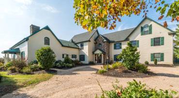 5024 LEEDS MANOR RD, HUME, Virginia 22639, 6 Bedrooms Bedrooms, 12 Rooms Rooms,6 BathroomsBathrooms,Residential,For sale,5024 LEEDS MANOR RD,VAFQ2018242 MLS # VAFQ2018242