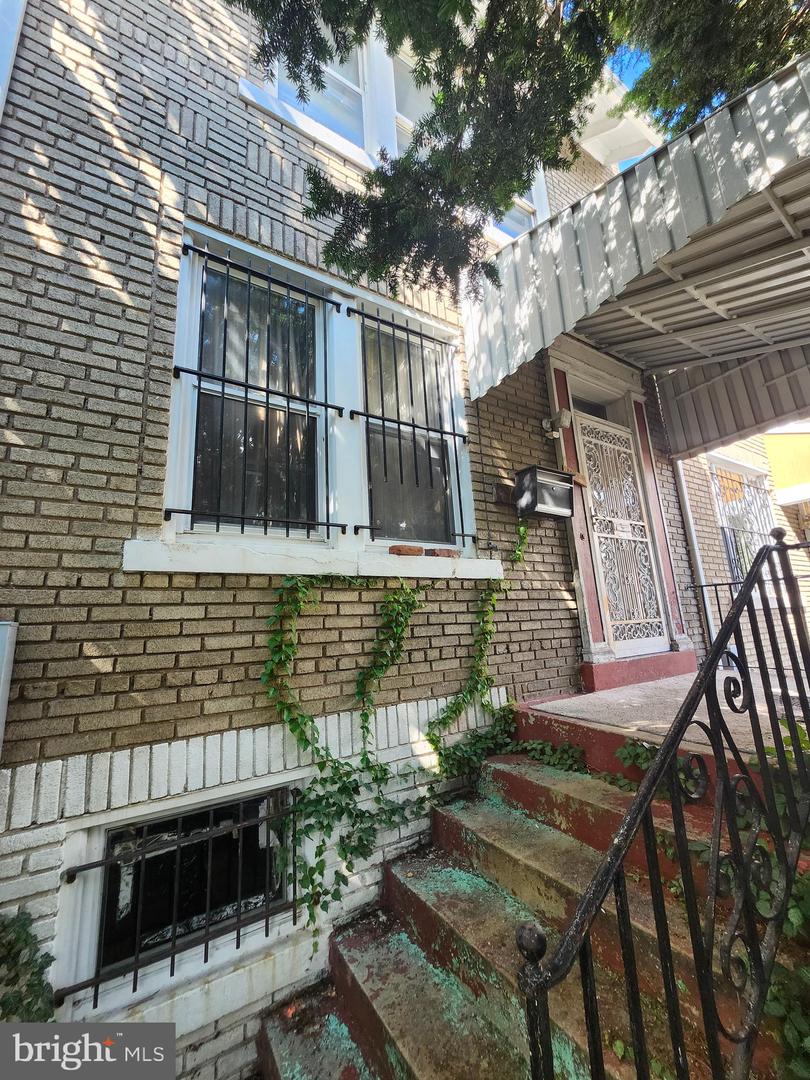 1011 QUEBEC PL NW, WASHINGTON, District Of Columbia 20010, 3 Bedrooms Bedrooms, ,1 BathroomBathrooms,Residential,For sale,1011 QUEBEC PL NW,DCDC2222416 MLS # DCDC2222416