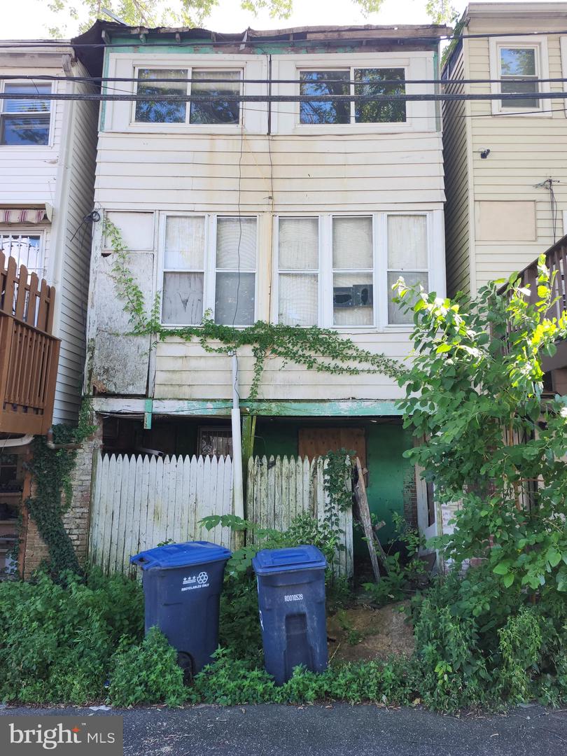 1011 QUEBEC PL NW, WASHINGTON, District Of Columbia 20010, 3 Bedrooms Bedrooms, ,1 BathroomBathrooms,Residential,For sale,1011 QUEBEC PL NW,DCDC2222416 MLS # DCDC2222416