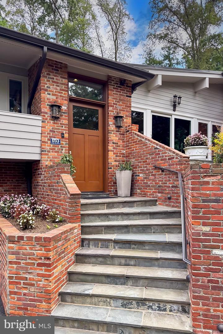 1753 ARMY NAVY DR, ARLINGTON, Virginia 22202, 6 Bedrooms Bedrooms, ,6 BathroomsBathrooms,Residential,For sale,1753 ARMY NAVY DR,VAAR2063716 MLS # VAAR2063716
