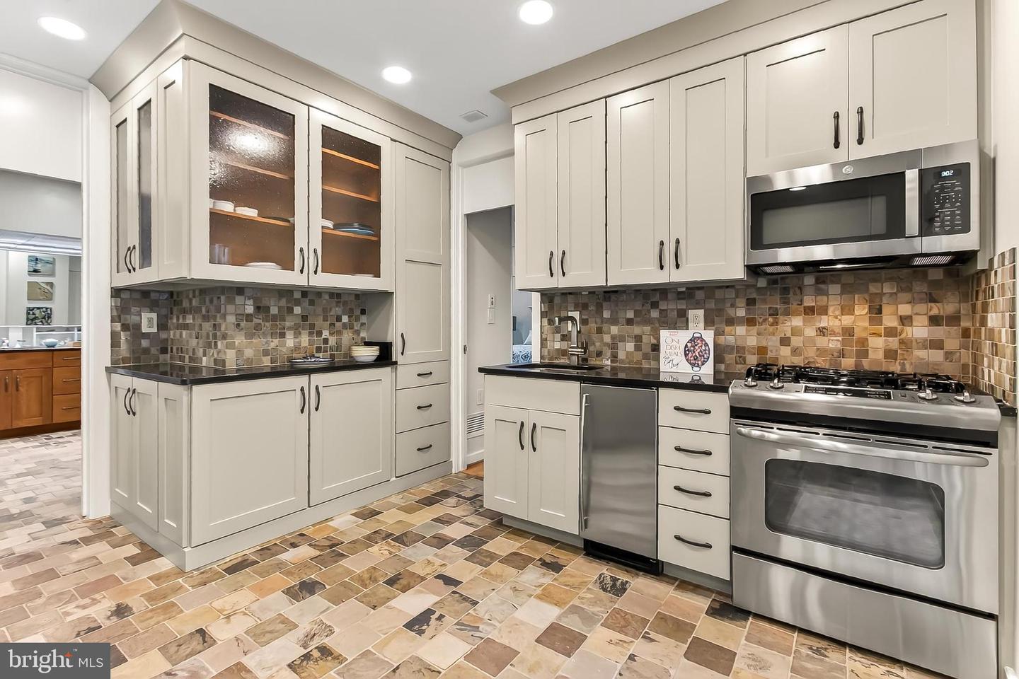 1753 ARMY NAVY DR, ARLINGTON, Virginia 22202, 6 Bedrooms Bedrooms, ,6 BathroomsBathrooms,Residential,For sale,1753 ARMY NAVY DR,VAAR2063716 MLS # VAAR2063716
