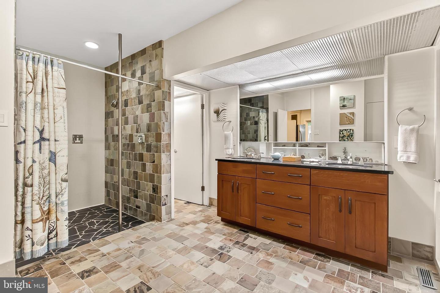 1753 ARMY NAVY DR, ARLINGTON, Virginia 22202, 6 Bedrooms Bedrooms, ,6 BathroomsBathrooms,Residential,For sale,1753 ARMY NAVY DR,VAAR2063716 MLS # VAAR2063716