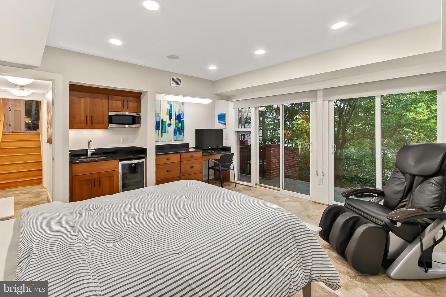 1753 ARMY NAVY DR, ARLINGTON, Virginia 22202, 6 Bedrooms Bedrooms, ,6 BathroomsBathrooms,Residential,For sale,1753 ARMY NAVY DR,VAAR2063716 MLS # VAAR2063716