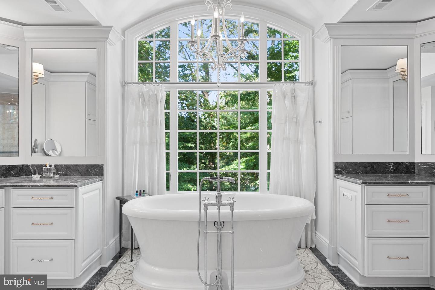 6020 COPELY LN, MCLEAN, Virginia 22101, 6 Bedrooms Bedrooms, ,6 BathroomsBathrooms,Residential,For sale,6020 COPELY LN,VAFX2268828 MLS # VAFX2268828