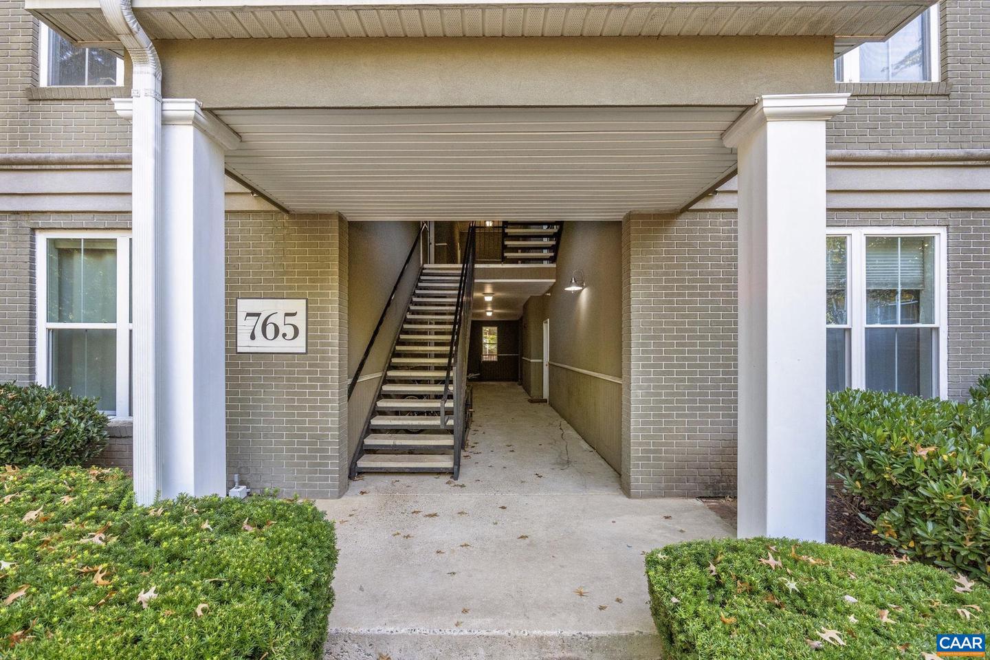765 WALKER SQ #4B, CHARLOTTESVILLE, Virginia 22903, 2 Bedrooms Bedrooms, ,2 BathroomsBathrooms,Residential,For sale,765 WALKER SQ #4B,669292 MLS # 669292