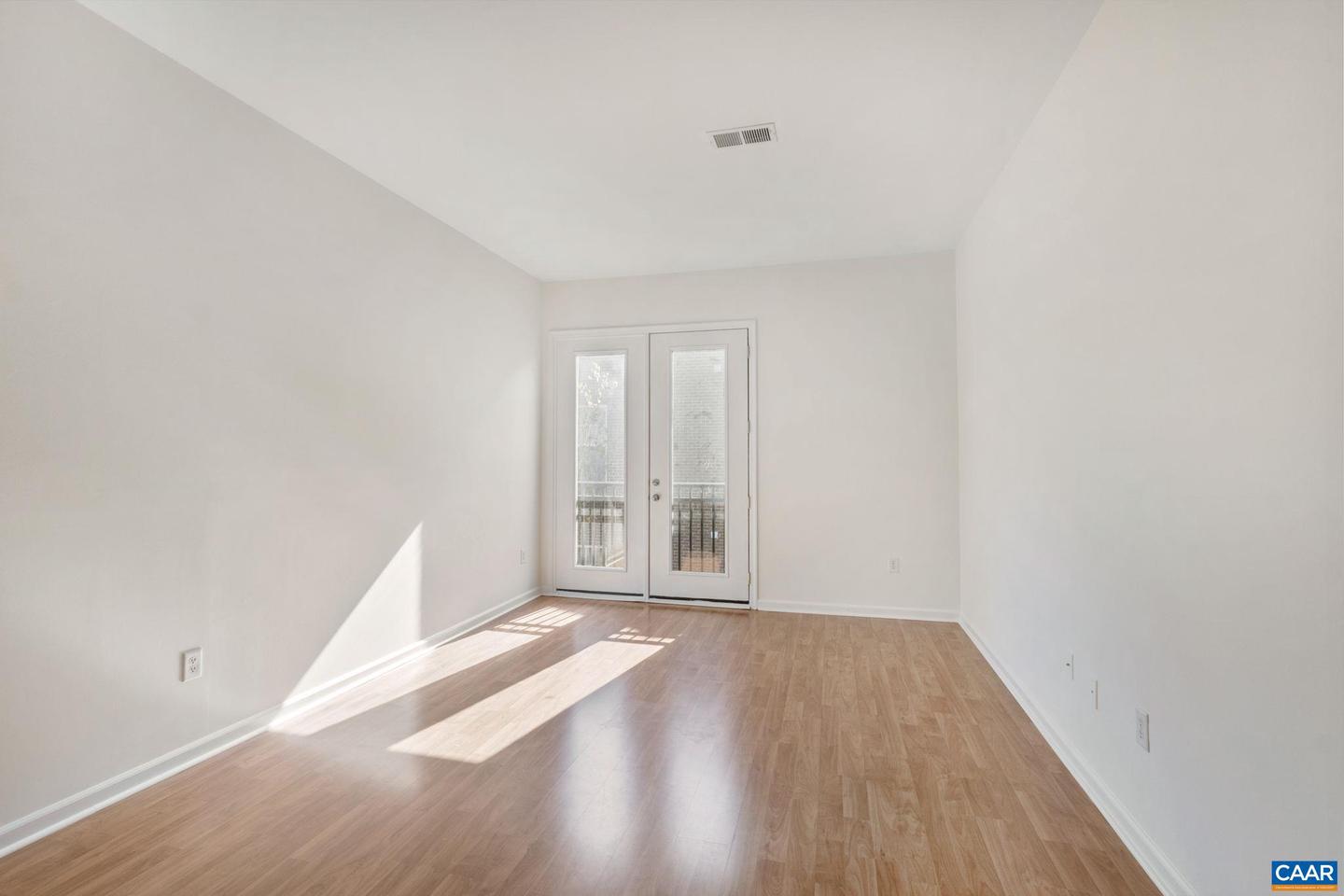 765 WALKER SQ #4B, CHARLOTTESVILLE, Virginia 22903, 2 Bedrooms Bedrooms, ,2 BathroomsBathrooms,Residential,For sale,765 WALKER SQ #4B,669292 MLS # 669292