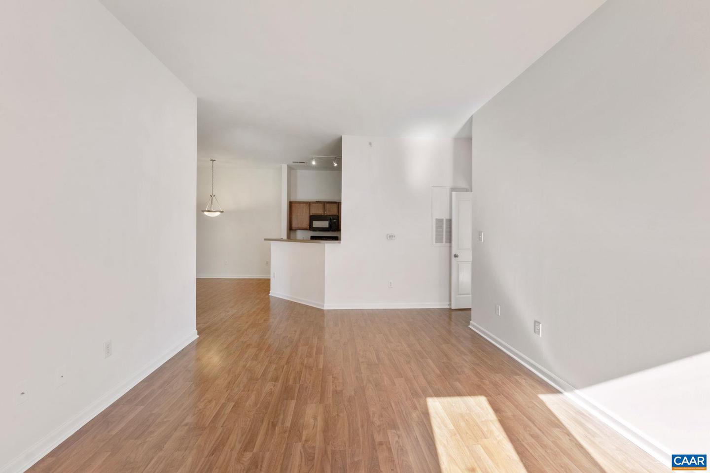 765 WALKER SQ #4B, CHARLOTTESVILLE, Virginia 22903, 2 Bedrooms Bedrooms, ,2 BathroomsBathrooms,Residential,For sale,765 WALKER SQ #4B,669292 MLS # 669292
