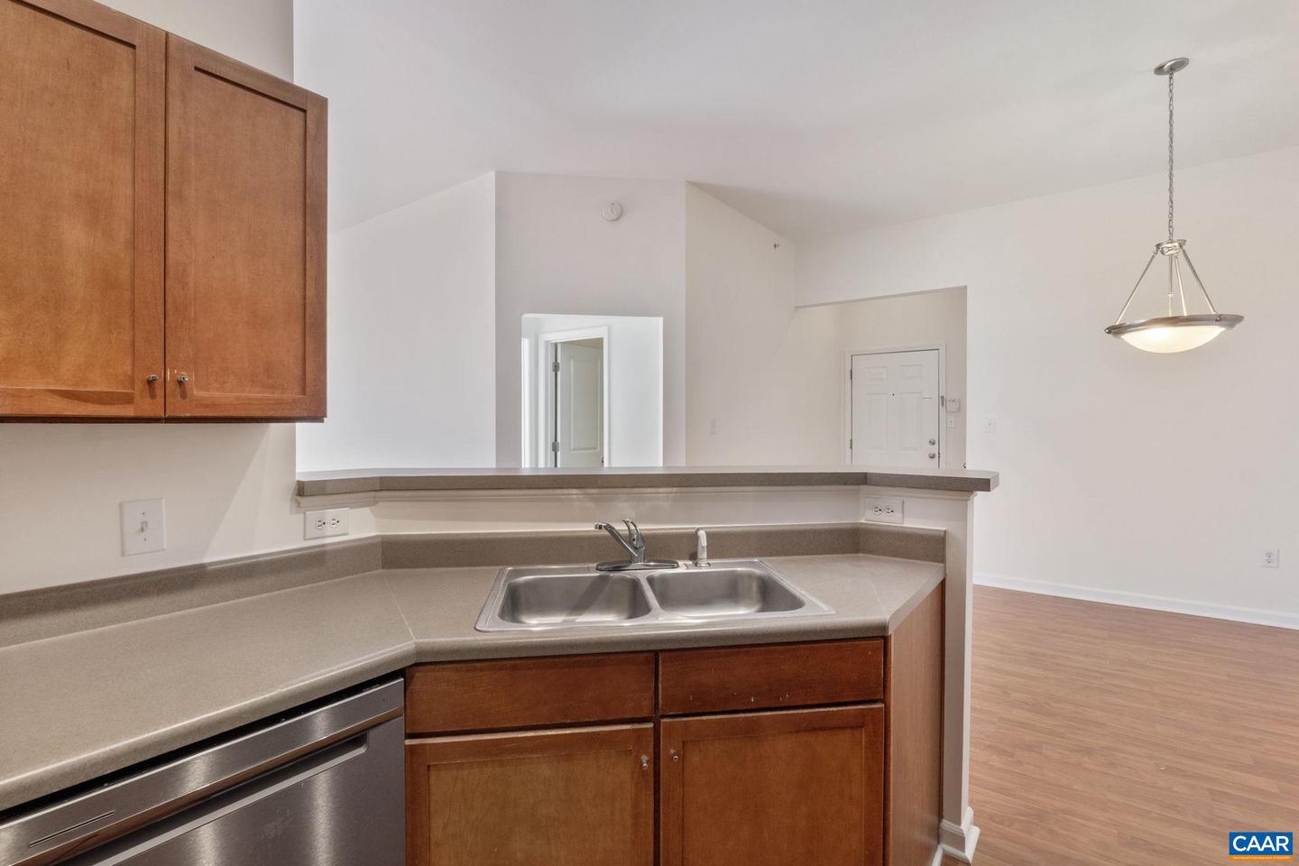 765 WALKER SQ #4B, CHARLOTTESVILLE, Virginia 22903, 2 Bedrooms Bedrooms, ,2 BathroomsBathrooms,Residential,For sale,765 WALKER SQ #4B,669292 MLS # 669292