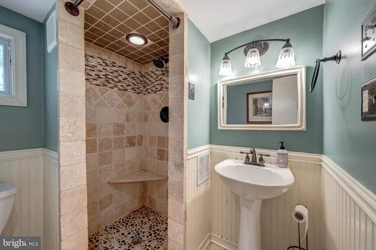 3225 SAGE RD, MARKHAM, Virginia 22643, 4 Bedrooms Bedrooms, ,3 BathroomsBathrooms,Residential,For sale,3225 SAGE RD,VAFQ2018102 MLS # VAFQ2018102
