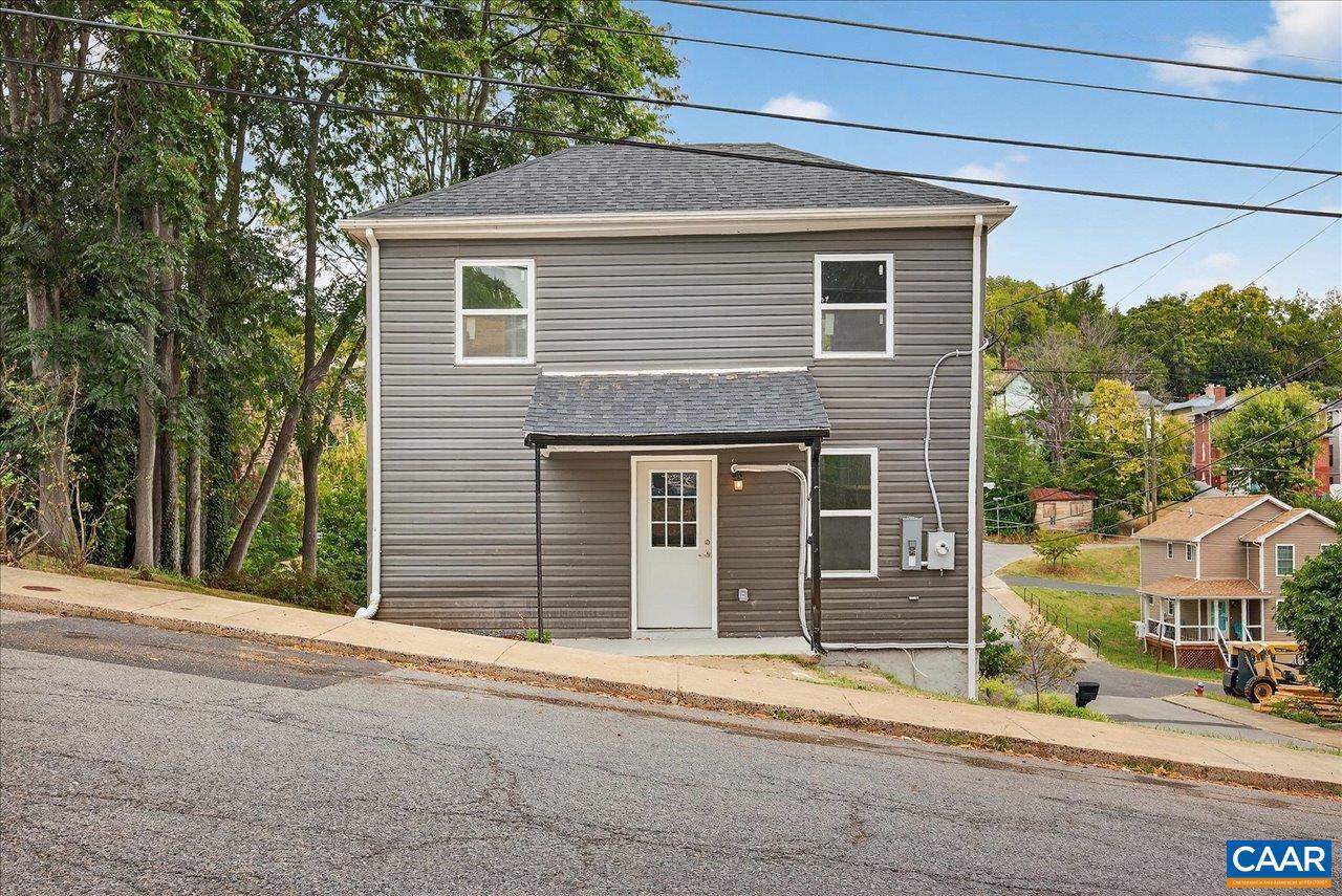 1003 W JOHNSON ST, STAUNTON, Virginia 24401, 2 Bedrooms Bedrooms, ,2 BathroomsBathrooms,Residential,For sale,1003 W JOHNSON ST,669302 MLS # 669302