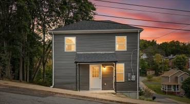 1003 W JOHNSON ST, STAUNTON, Virginia 24401, 2 Bedrooms Bedrooms, ,2 BathroomsBathrooms,Residential,For sale,1003 W JOHNSON ST,669302 MLS # 669302