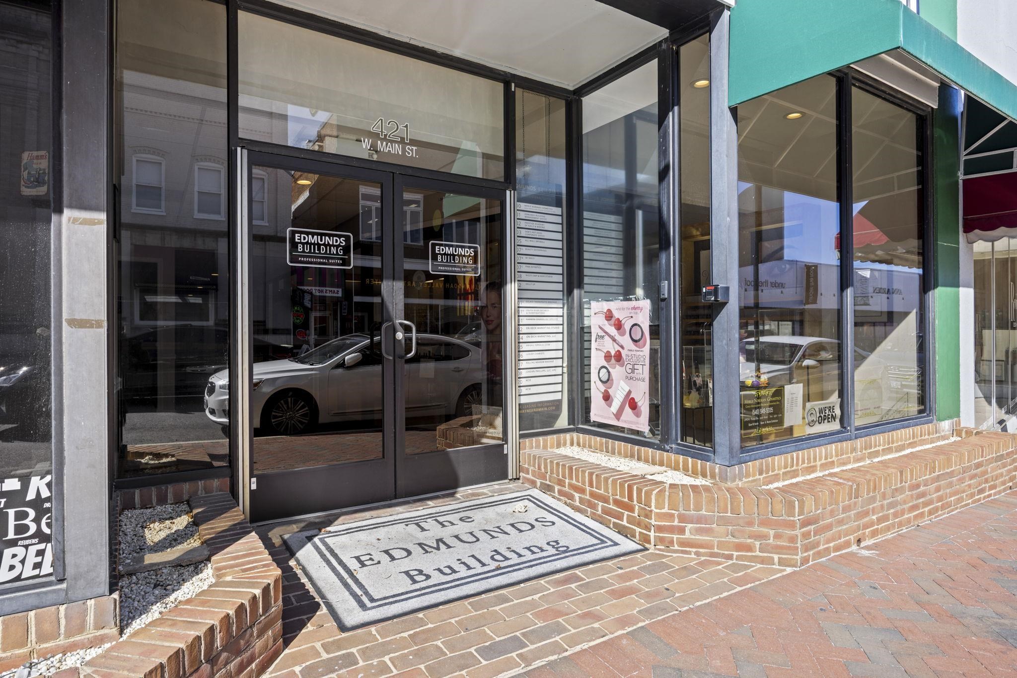421 WEST MAIN ST, WAYNESBORO, Virginia 22980, ,Commercial,421 WEST MAIN ST,662574 MLS # 662574