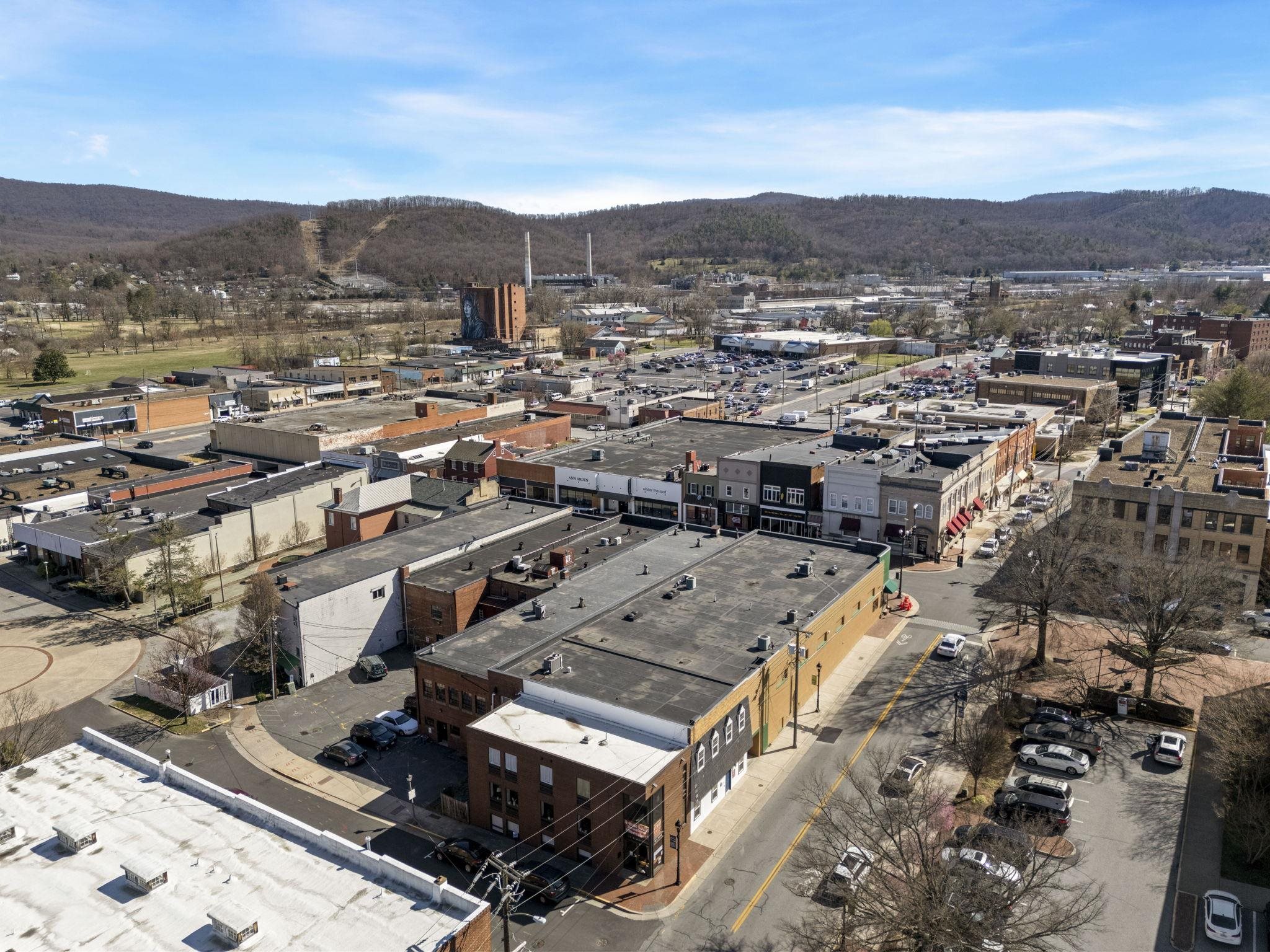 421 WEST MAIN ST, WAYNESBORO, Virginia 22980, ,Commercial,421 WEST MAIN ST,662574 MLS # 662574