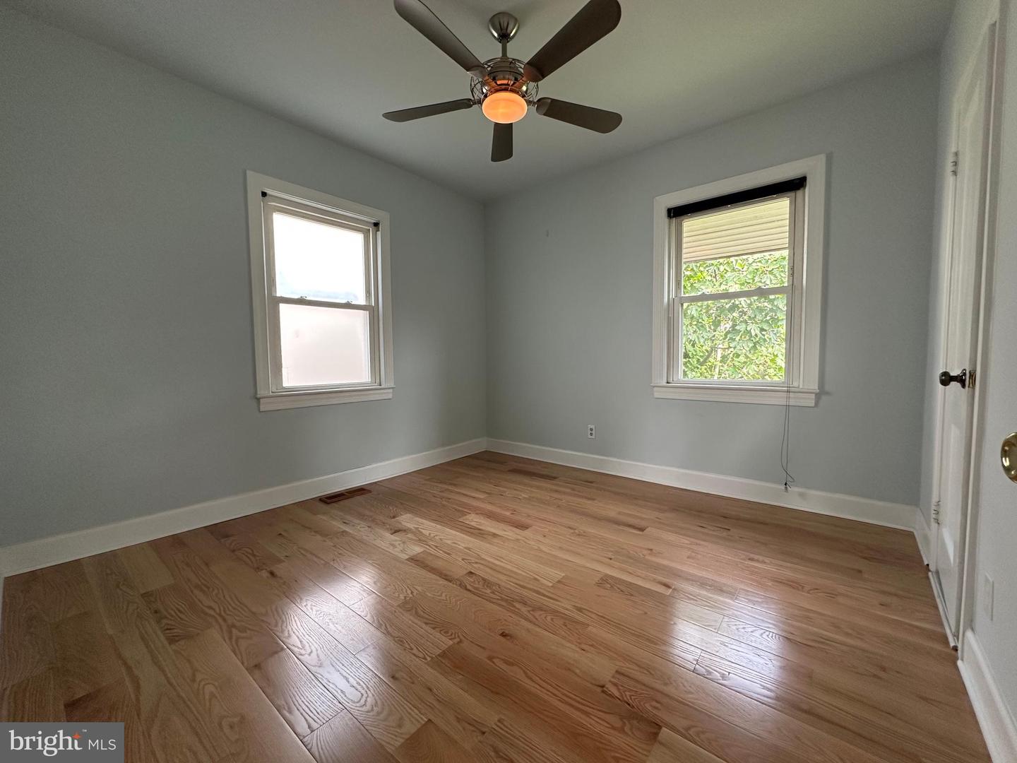 1611 13TH ST S, ARLINGTON, Virginia 22204, 3 Bedrooms Bedrooms, 5 Rooms Rooms,2 BathroomsBathrooms,Residential,For sale,1611 13TH ST S,VAAR2054992 MLS # VAAR2054992