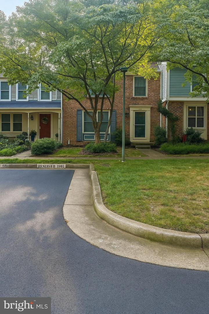 11751 MOSSY CREEK LN, RESTON, Virginia 20191, 3 Bedrooms Bedrooms, 6 Rooms Rooms,2 BathroomsBathrooms,Residential,For sale,11751 MOSSY CREEK LN,VAFX2261724 MLS # VAFX2261724