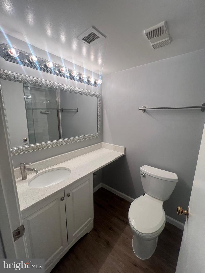 5918 COVE LANDING RD #204, BURKE, Virginia 22015, 2 Bedrooms Bedrooms, 4 Rooms Rooms,2 BathroomsBathrooms,Residential,For sale,5918 COVE LANDING RD #204,VAFX2263100 MLS # VAFX2263100