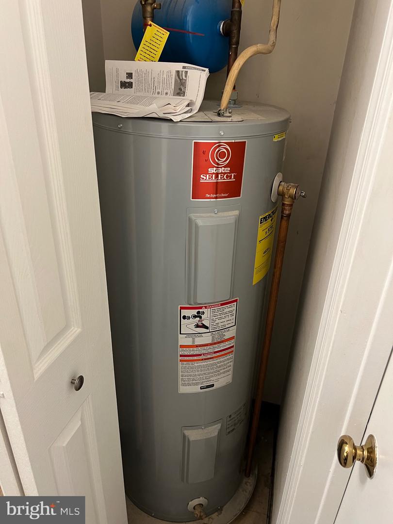 5918 COVE LANDING RD #204, BURKE, Virginia 22015, 2 Bedrooms Bedrooms, 4 Rooms Rooms,2 BathroomsBathrooms,Residential,For sale,5918 COVE LANDING RD #204,VAFX2263100 MLS # VAFX2263100