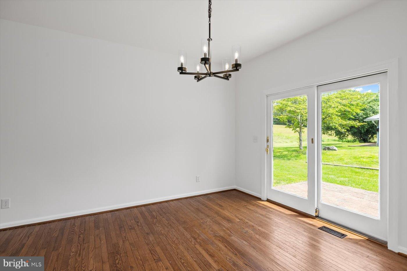 274 AARON MOUNTAIN RD, CASTLETON, Virginia 22716, 3 Bedrooms Bedrooms, 9 Rooms Rooms,3 BathroomsBathrooms,Residential,For sale,274 AARON MOUNTAIN RD,VARP2002264 MLS # VARP2002264