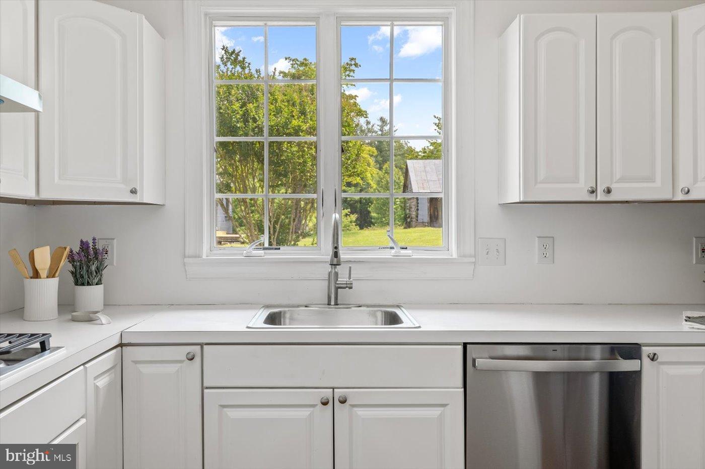 274 AARON MOUNTAIN RD, CASTLETON, Virginia 22716, 3 Bedrooms Bedrooms, 9 Rooms Rooms,3 BathroomsBathrooms,Residential,For sale,274 AARON MOUNTAIN RD,VARP2002264 MLS # VARP2002264