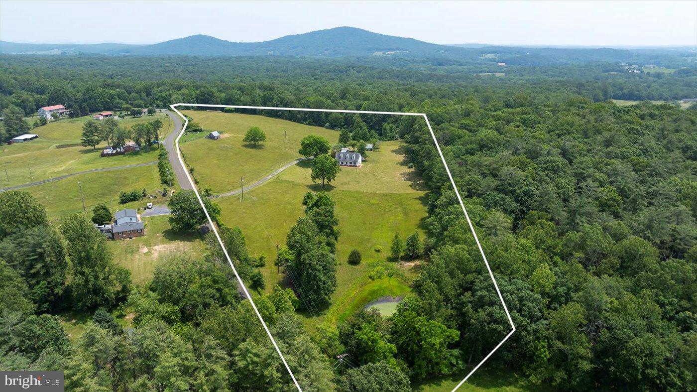 274 AARON MOUNTAIN RD, CASTLETON, Virginia 22716, 3 Bedrooms Bedrooms, 9 Rooms Rooms,3 BathroomsBathrooms,Residential,For sale,274 AARON MOUNTAIN RD,VARP2002264 MLS # VARP2002264