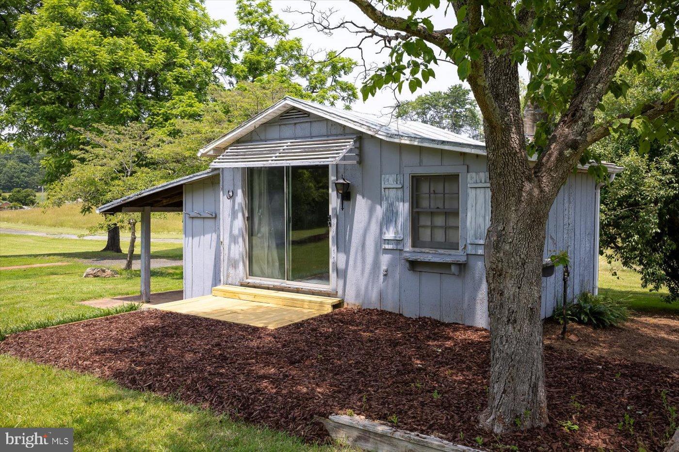 274 AARON MOUNTAIN RD, CASTLETON, Virginia 22716, 3 Bedrooms Bedrooms, 9 Rooms Rooms,3 BathroomsBathrooms,Residential,For sale,274 AARON MOUNTAIN RD,VARP2002264 MLS # VARP2002264
