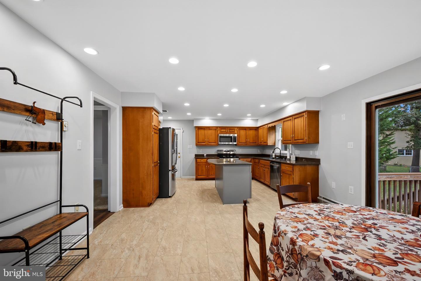 118 RUSSELLCROFT RD, WINCHESTER, Virginia 22601, 5 Bedrooms Bedrooms, ,3 BathroomsBathrooms,Residential,For sale,118 RUSSELLCROFT RD,VAWI2009082 MLS # VAWI2009082