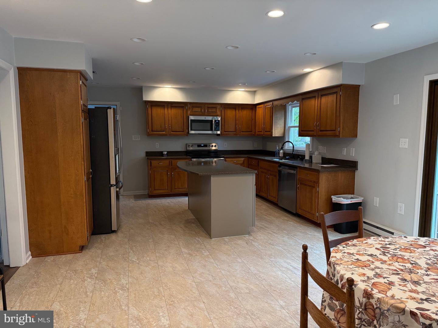 118 RUSSELLCROFT RD, WINCHESTER, Virginia 22601, 5 Bedrooms Bedrooms, ,3 BathroomsBathrooms,Residential,For sale,118 RUSSELLCROFT RD,VAWI2009082 MLS # VAWI2009082