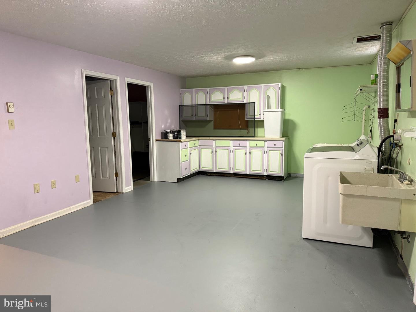 118 RUSSELLCROFT RD, WINCHESTER, Virginia 22601, 5 Bedrooms Bedrooms, ,3 BathroomsBathrooms,Residential,For sale,118 RUSSELLCROFT RD,VAWI2009082 MLS # VAWI2009082