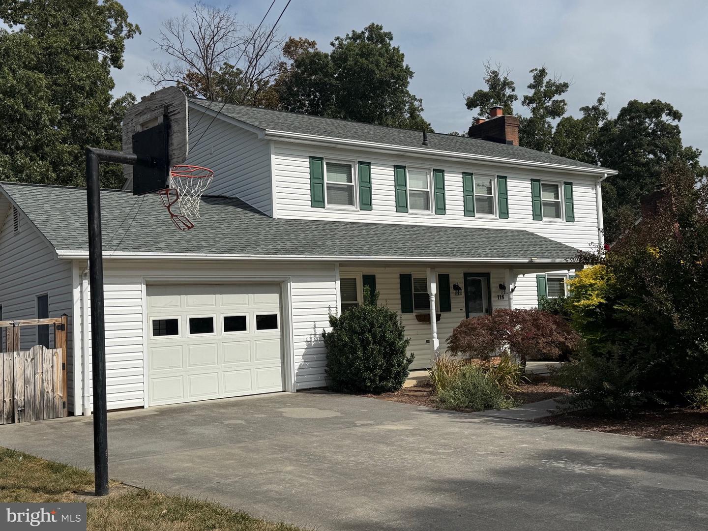 118 RUSSELLCROFT RD, WINCHESTER, Virginia 22601, 5 Bedrooms Bedrooms, ,3 BathroomsBathrooms,Residential,For sale,118 RUSSELLCROFT RD,VAWI2009082 MLS # VAWI2009082