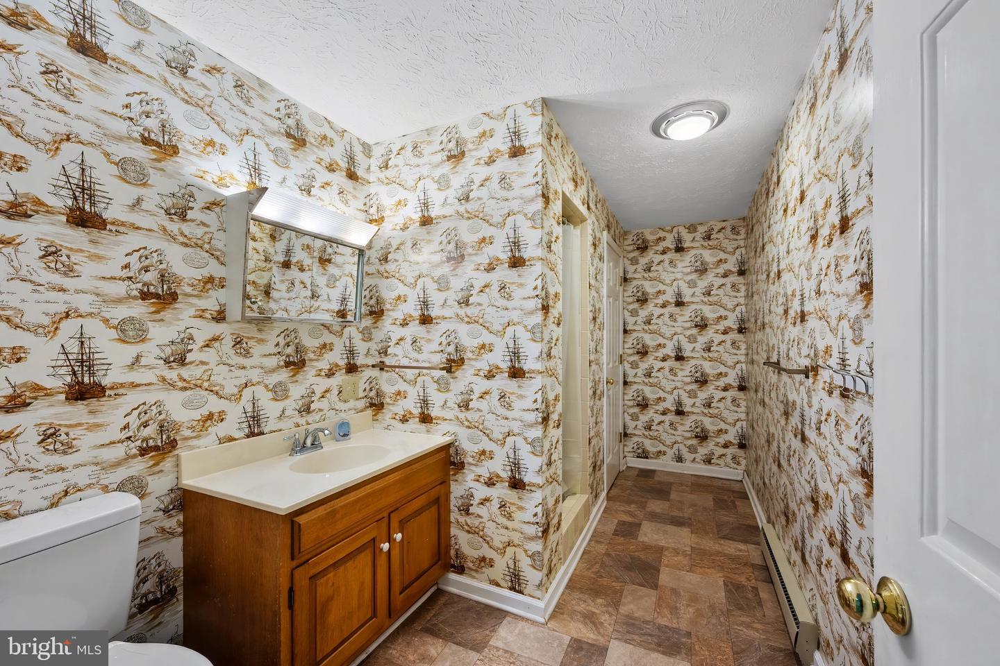 118 RUSSELLCROFT RD, WINCHESTER, Virginia 22601, 5 Bedrooms Bedrooms, ,3 BathroomsBathrooms,Residential,For sale,118 RUSSELLCROFT RD,VAWI2009082 MLS # VAWI2009082