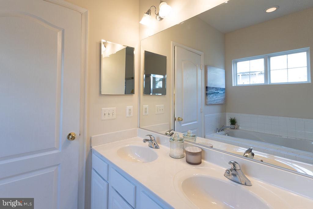16518 BOBSTER CT, WOODBRIDGE, Virginia 22191, 4 Bedrooms Bedrooms, ,3 BathroomsBathrooms,Residential,For sale,16518 BOBSTER CT,VAPW2104154 MLS # VAPW2104154