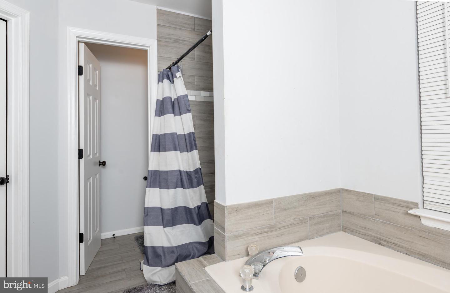 10 CROSS CUT LN, FREDERICKSBURG, Virginia 22405, 5 Bedrooms Bedrooms, ,3 BathroomsBathrooms,Residential,For sale,10 CROSS CUT LN,VAST2042760 MLS # VAST2042760