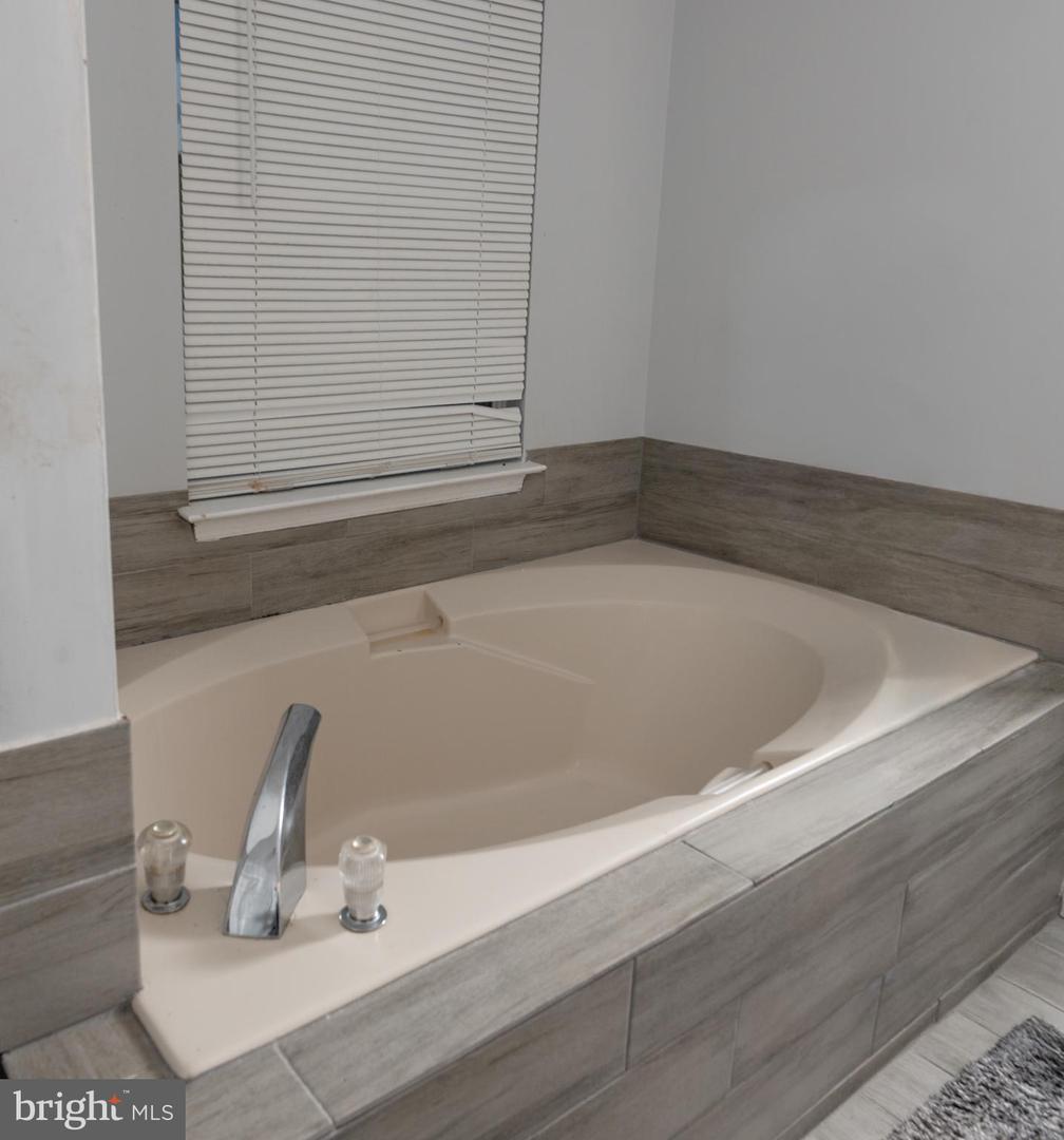 10 CROSS CUT LN, FREDERICKSBURG, Virginia 22405, 5 Bedrooms Bedrooms, ,3 BathroomsBathrooms,Residential,For sale,10 CROSS CUT LN,VAST2042760 MLS # VAST2042760