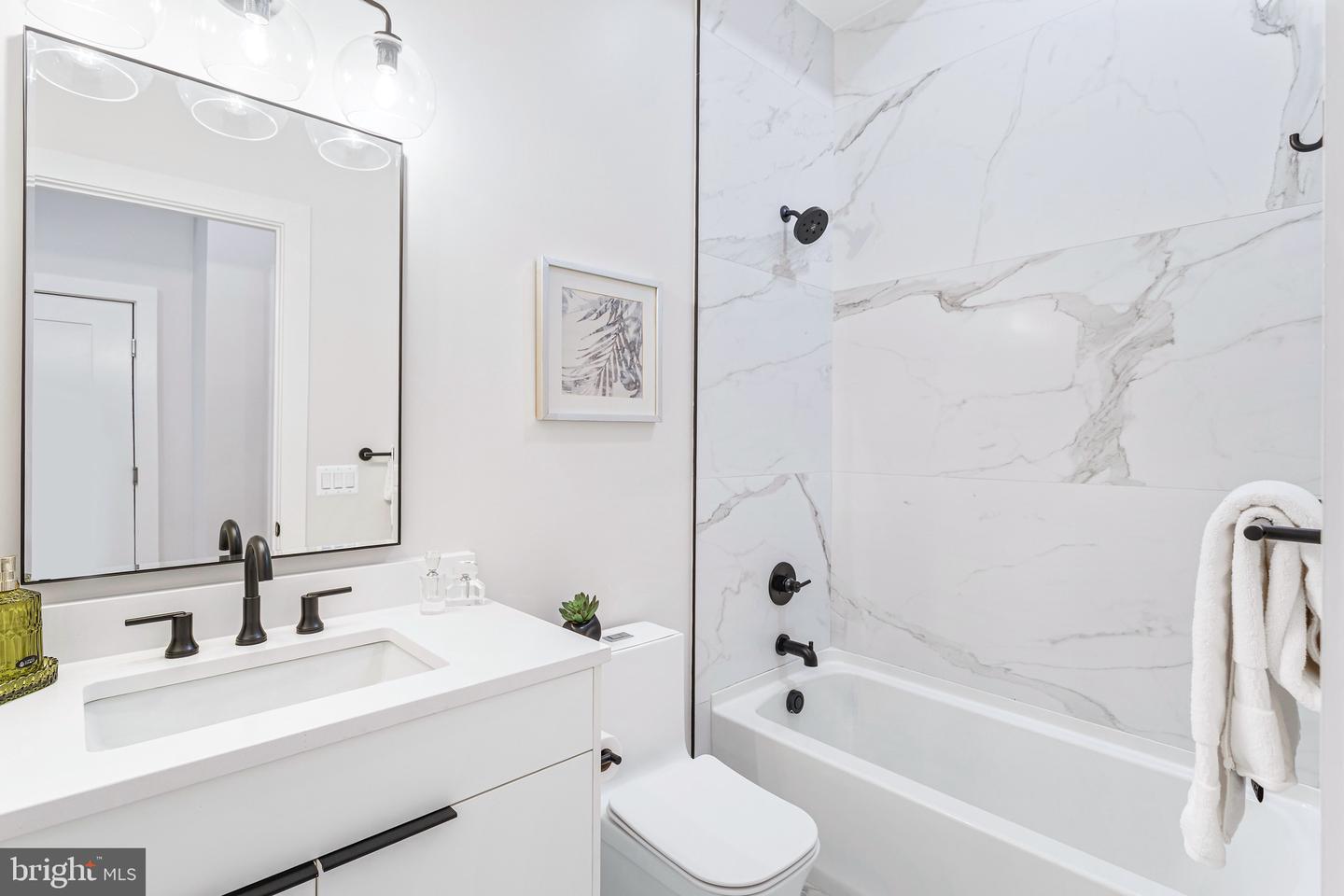 1722 CONNECTICUT AVE NW #4, WASHINGTON, District Of Columbia 20009, 1 Bedroom Bedrooms, ,1 BathroomBathrooms,Residential,For sale,1722 CONNECTICUT AVE NW #4,DCDC2223962 MLS # DCDC2223962