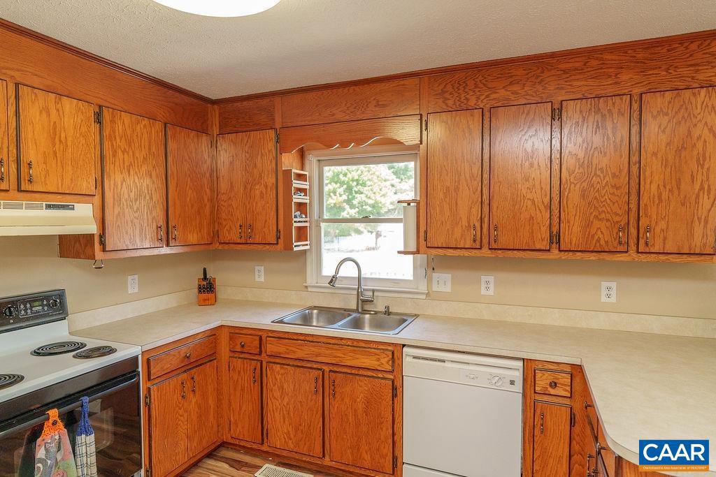 197 SHERWOOD DR, WAYNESBORO, Virginia 22980, 3 Bedrooms Bedrooms, ,2 BathroomsBathrooms,Residential,For sale,197 SHERWOOD DR,669314 MLS # 669314