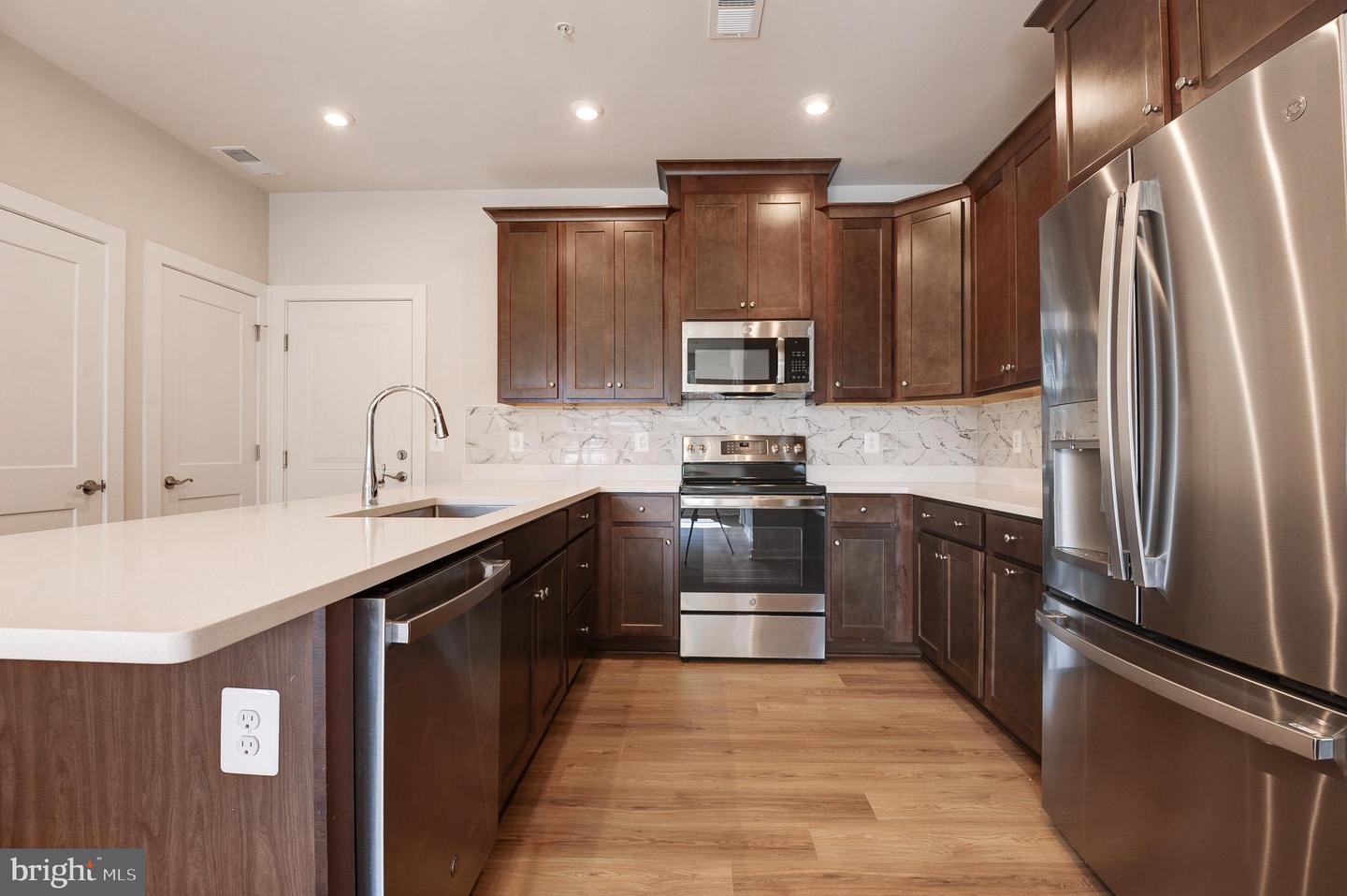 43792 MIDDLEWAY TER, ASHBURN, Virginia 20147, 3 Bedrooms Bedrooms, ,2 BathroomsBathrooms,Residential,For sale,43792 MIDDLEWAY TER,VALO2107554 MLS # VALO2107554
