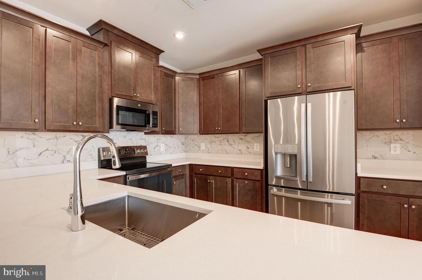 43792 MIDDLEWAY TER, ASHBURN, Virginia 20147, 3 Bedrooms Bedrooms, ,2 BathroomsBathrooms,Residential,For sale,43792 MIDDLEWAY TER,VALO2107554 MLS # VALO2107554