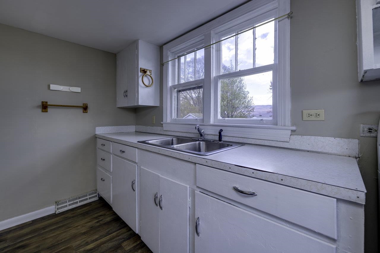 11904 NORTH VALLEY PIKE, BROADWAY, Virginia 22815, 3 Bedrooms Bedrooms, ,1 BathroomBathrooms,Residential,11904 NORTH VALLEY PIKE,669340 MLS # 669340
