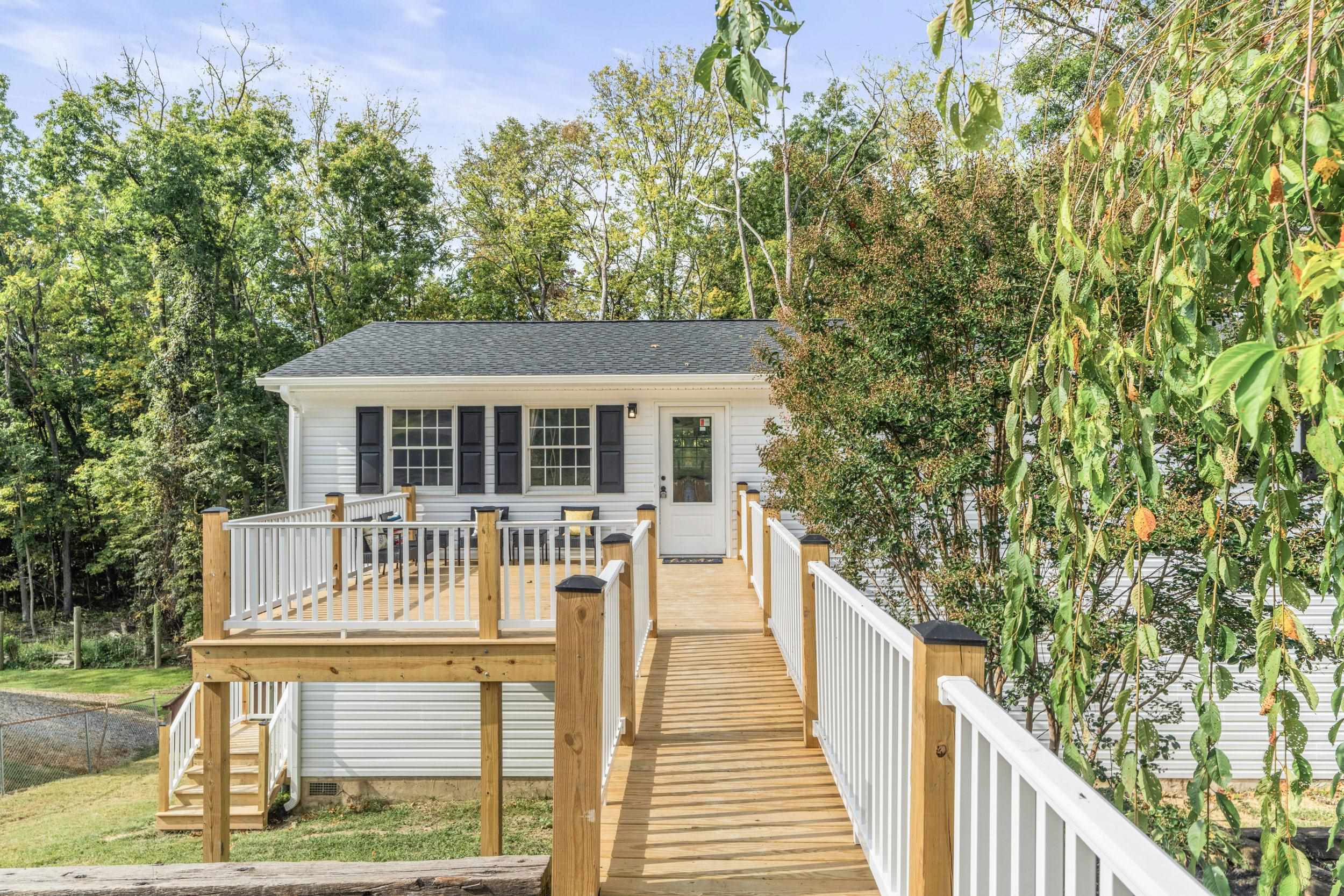 17 WHITE OAK DR, VERONA, Virginia 24482, 4 Bedrooms Bedrooms, ,3 BathroomsBathrooms,Residential,17 White Oak Dr.,17 WHITE OAK DR,669345 MLS # 669345