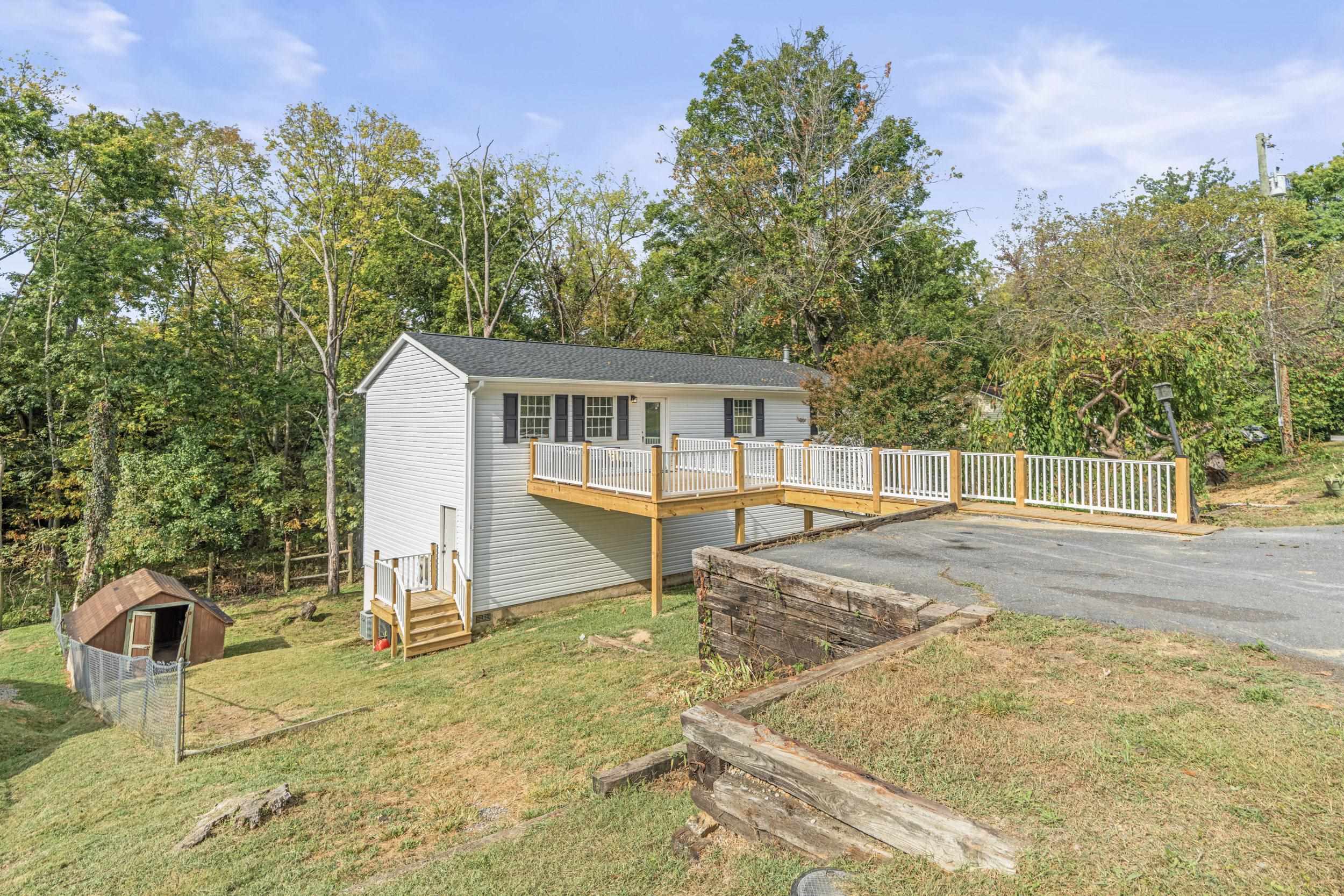 17 WHITE OAK DR, VERONA, Virginia 24482, 4 Bedrooms Bedrooms, ,3 BathroomsBathrooms,Residential,17 White Oak Dr.,17 WHITE OAK DR,669345 MLS # 669345