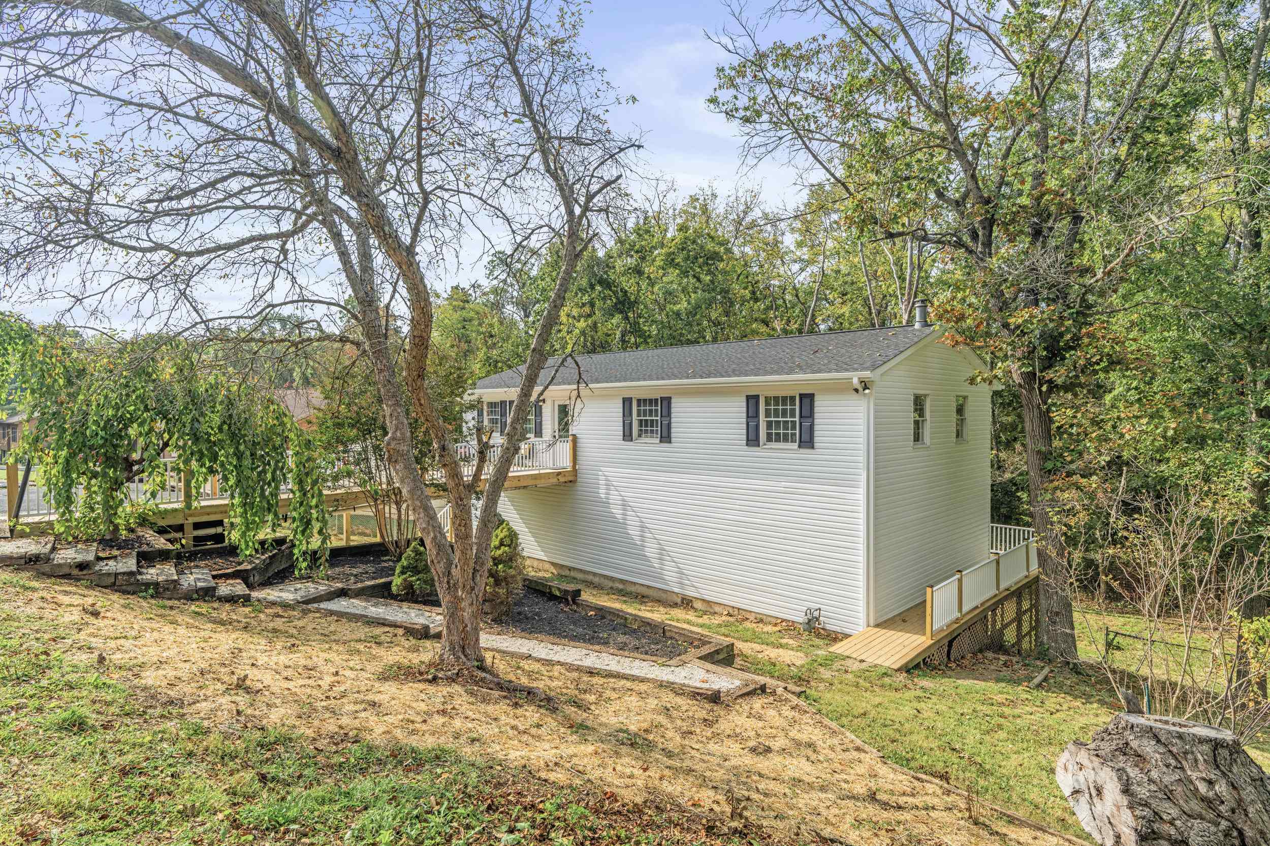 17 WHITE OAK DR, VERONA, Virginia 24482, 4 Bedrooms Bedrooms, ,3 BathroomsBathrooms,Residential,17 White Oak Dr.,17 WHITE OAK DR,669345 MLS # 669345