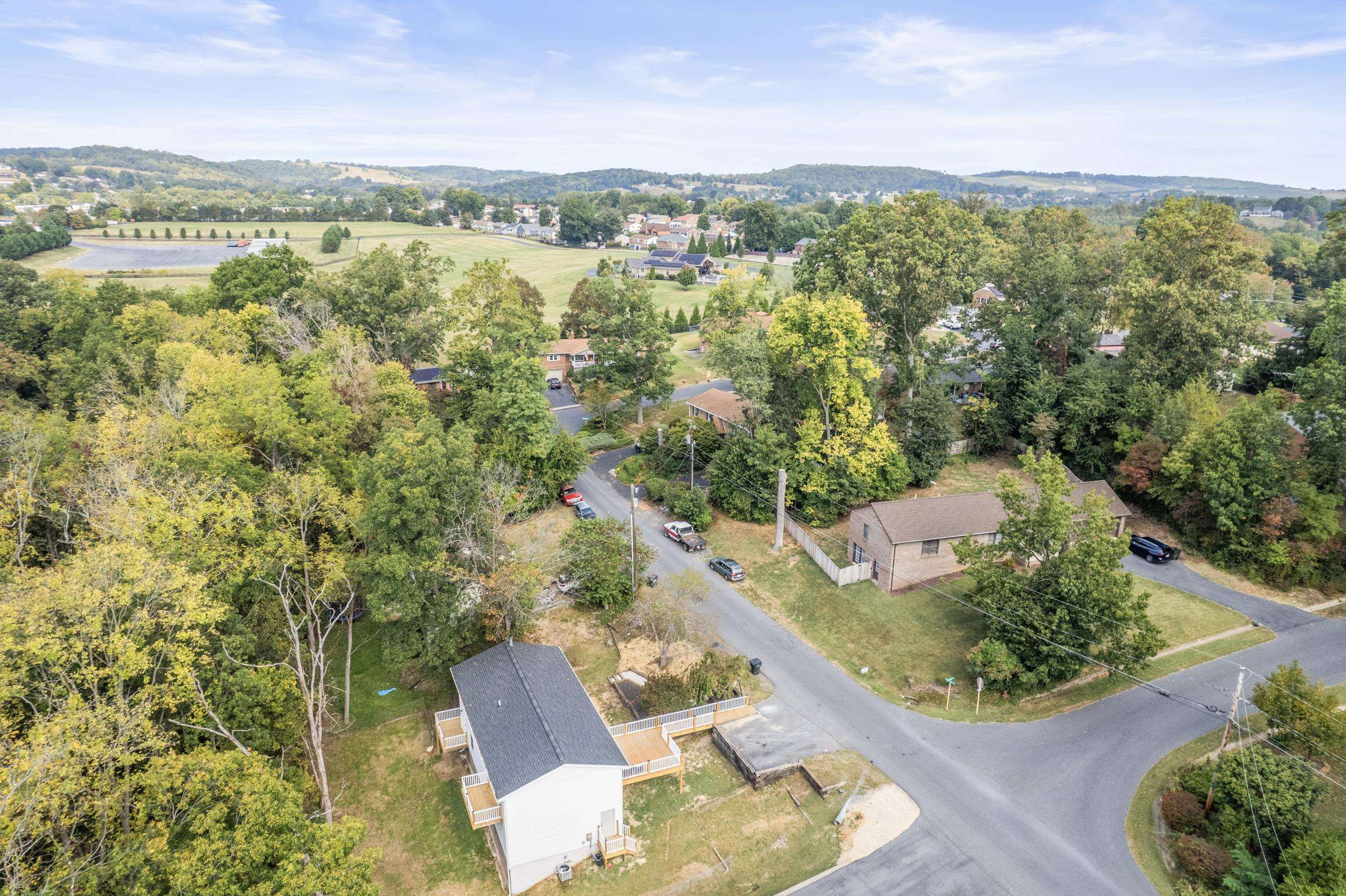 17 WHITE OAK DR, VERONA, Virginia 24482, 4 Bedrooms Bedrooms, ,3 BathroomsBathrooms,Residential,17 White Oak Dr.,17 WHITE OAK DR,669345 MLS # 669345