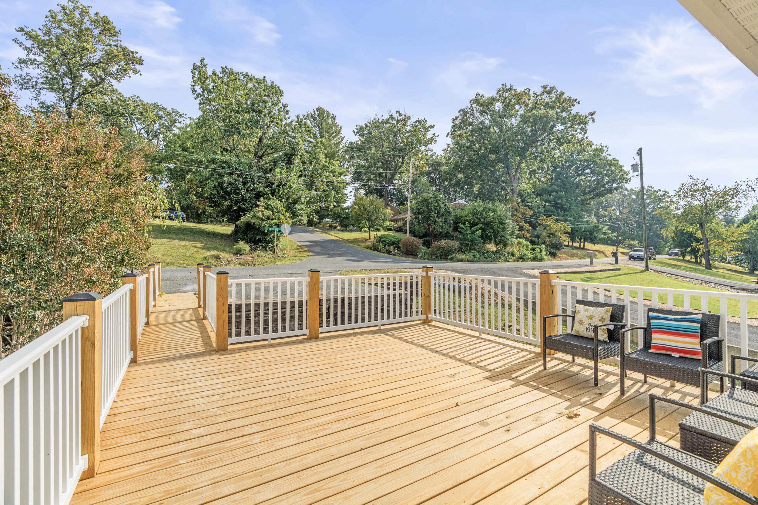 17 WHITE OAK DR, VERONA, Virginia 24482, 4 Bedrooms Bedrooms, ,3 BathroomsBathrooms,Residential,17 White Oak Dr.,17 WHITE OAK DR,669345 MLS # 669345