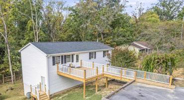 17 WHITE OAK DR, VERONA, Virginia 24482, 4 Bedrooms Bedrooms, ,3 BathroomsBathrooms,Residential,17 White Oak Dr.,17 WHITE OAK DR,669345 MLS # 669345