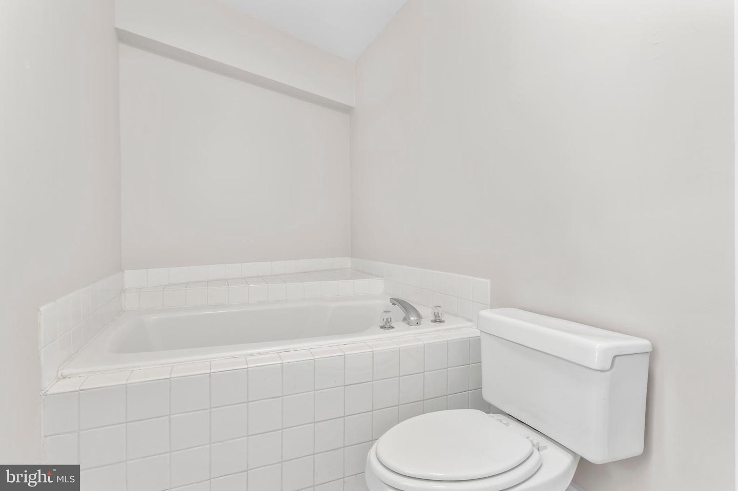 5835 NORHAM DR, ALEXANDRIA, Virginia 22315, 2 Bedrooms Bedrooms, ,2 BathroomsBathrooms,Residential,For sale,5835 NORHAM DR,VAFX2263314 MLS # VAFX2263314
