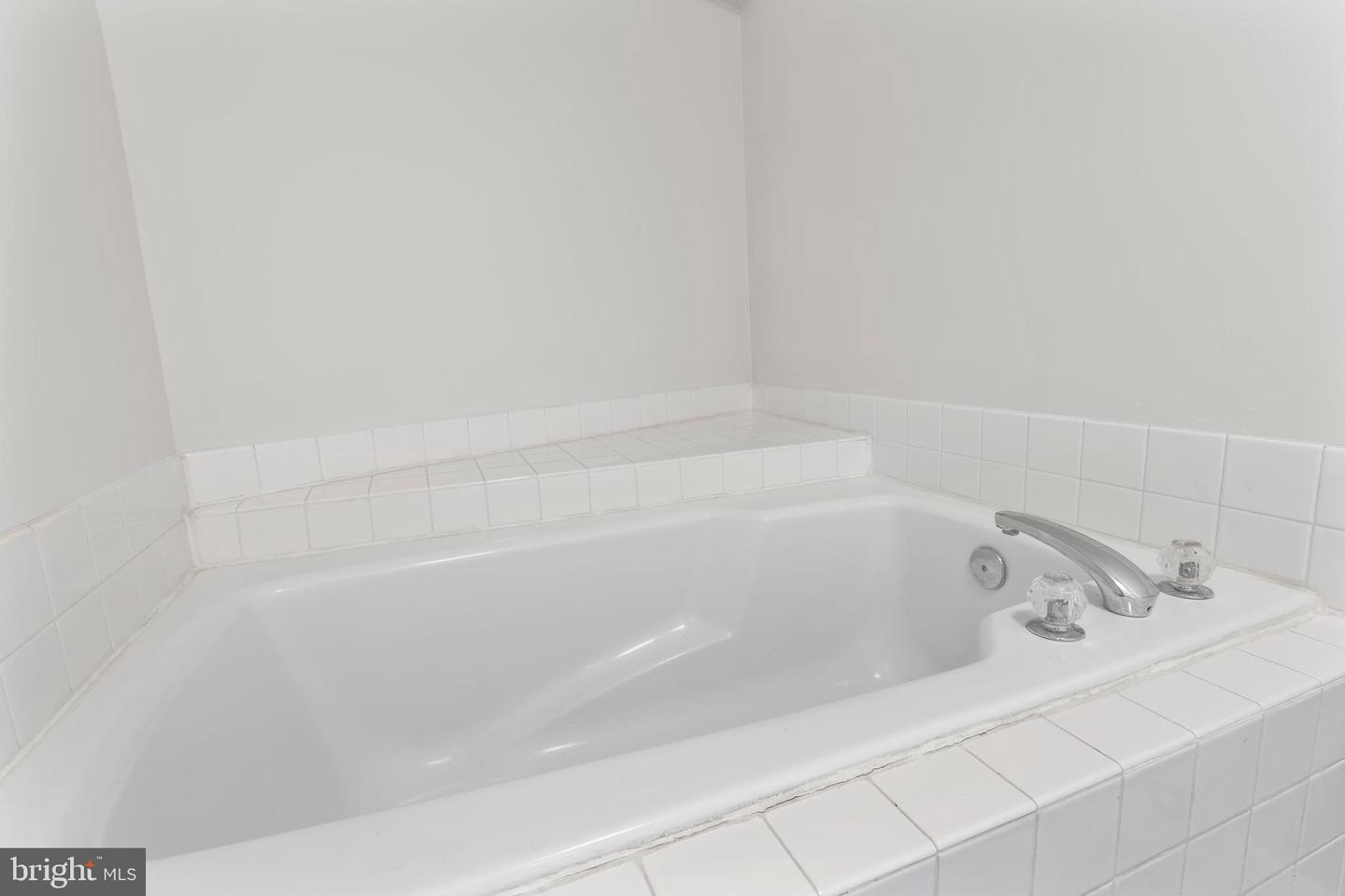 5835 NORHAM DR, ALEXANDRIA, Virginia 22315, 2 Bedrooms Bedrooms, ,2 BathroomsBathrooms,Residential,For sale,5835 NORHAM DR,VAFX2263314 MLS # VAFX2263314